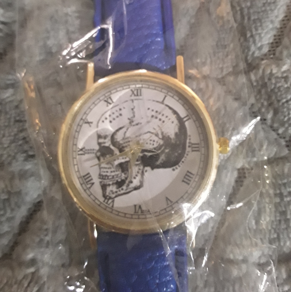 Unisex Skull Watch Mens or Ladies - Picture 5 of 5
